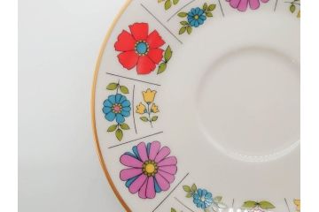 ノリタケ　NORITAKE　アイボリーチャイナ　ポップでレトロな花柄が可愛いカップ&ソーサー6客(フラワー、IVORY China、C&S、碗皿、磁器、洋食器、箱付き)(R-078767)