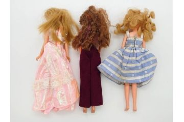 昭和期　当時物　マテル社(Mattel)バービー　タカラ(TAKARA)リカちゃん イサムくん ジェニー　多数の洋服や小物付き　懐かしさを感じる人形13体まとめてセット(ファッションドール、着せ替え人形、K119、Barbie、大量、衣装)(R-078769)
