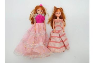 昭和期　当時物　マテル社(Mattel)バービー　タカラ(TAKARA)リカちゃん イサムくん ジェニー　多数の洋服や小物付き　懐かしさを感じる人形13体まとめてセット(ファッションドール、着せ替え人形、K119、Barbie、大量、衣装)(R-078769)