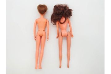 昭和期　当時物　マテル社(Mattel)バービー　タカラ(TAKARA)リカちゃん イサムくん ジェニー　多数の洋服や小物付き　懐かしさを感じる人形13体まとめてセット(ファッションドール、着せ替え人形、K119、Barbie、大量、衣装)(R-078769)