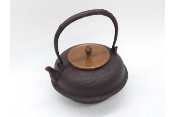 時代物　加藤忠三郎　紫金堂　平丸　年月を経た味わい漂う鉄瓶(湯沸、湯瓶、茶道具、茶器、共箱付き)(R-078773)