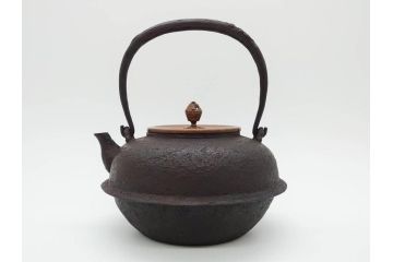 時代物　加藤忠三郎　紫金堂　平丸　年月を経た味わい漂う鉄瓶(湯沸、湯瓶、茶道具、茶器、共箱付き)(R-078773)