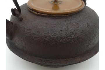 時代物　加藤忠三郎　紫金堂　平丸　年月を経た味わい漂う鉄瓶(湯沸、湯瓶、茶道具、茶器、共箱付き)(R-078773)