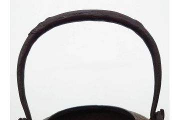 時代物　加藤忠三郎　紫金堂　平丸　年月を経た味わい漂う鉄瓶(湯沸、湯瓶、茶道具、茶器、共箱付き)(R-078773)