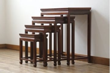 和製ビンテージ　花梨(カリン)材　上品な佇まいが魅力的なネストテーブル(サイドテーブル、カフェテーブル、コーヒーテーブル、ローテーブル、花台、飾り台)(R-078782)