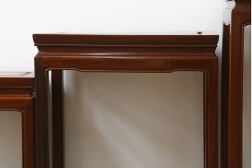 和製ビンテージ　花梨(カリン)材　上品な佇まいが魅力的なネストテーブル(サイドテーブル、カフェテーブル、コーヒーテーブル、ローテーブル、花台、飾り台)(R-078782)