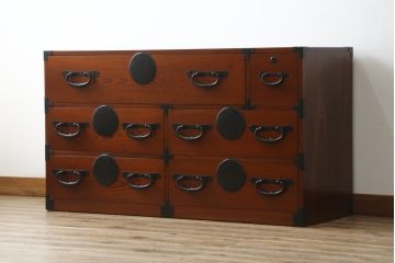 中古　美品　前面欅(ケヤキ)材　品のある佇まいが美しいローチェスト(ローボード、引き出し、衣装箪笥、和箪笥、整理タンス、収納たんす)(R-078783)