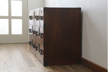 中古　美品　前面欅(ケヤキ)材　品のある佇まいが美しいローチェスト(ローボード、引き出し、衣装箪笥、和箪笥、整理タンス、収納たんす)(R-078783)