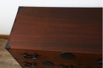 中古　美品　前面欅(ケヤキ)材　品のある佇まいが美しいローチェスト(ローボード、引き出し、衣装箪笥、和箪笥、整理タンス、収納たんす)(R-078783)