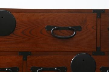 中古　美品　前面欅(ケヤキ)材　品のある佇まいが美しいローチェスト(ローボード、引き出し、衣装箪笥、和箪笥、整理タンス、収納たんす)(R-078783)
