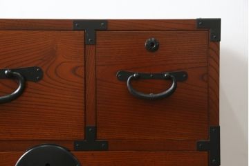 中古　美品　前面欅(ケヤキ)材　品のある佇まいが美しいローチェスト(ローボード、引き出し、衣装箪笥、和箪笥、整理タンス、収納たんす)(R-078783)