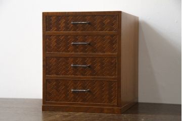 中古　指物家具　漆塗り　総桐材　前板の網代(あじろ)細工がお洒落な小引き出し(小物収納、卓上収納)(定価約15万円)(R-078785)
