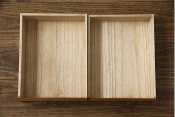中古　指物家具　漆塗り　総桐材　前板の網代(あじろ)細工がお洒落な小引き出し(小物収納、卓上収納)(定価約15万円)(R-078785)