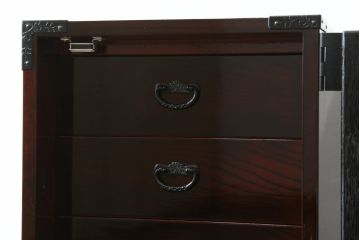 中古　美品　仙台箪笥　渡辺家具店　美しい漆の光沢と存在感のある金具が目を惹く小引き出し(船箪笥、舟箪笥、小箪笥、小物収納)(R-078786)