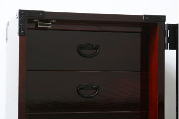 中古　美品　仙台箪笥　渡辺家具店　美しい漆の光沢と存在感のある金具が目を惹く小引き出し(船箪笥、舟箪笥、小箪笥、小物収納)(R-078786)