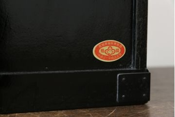中古　美品　仙台箪笥　渡辺家具店　美しい漆の光沢と存在感のある金具が目を惹く小引き出し(船箪笥、舟箪笥、小箪笥、小物収納)(R-078786)