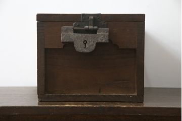 和製アンティーク　総栗材　時代の流れを感じる佇まいが味わい深い銭箱(銭函)(R-078787)