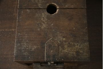 和製アンティーク　総栗材　時代の流れを感じる佇まいが味わい深い銭箱(銭函)(R-078787)