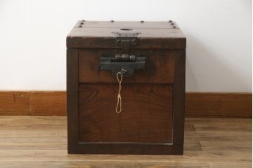 和製アンティーク　総欅(ケヤキ)材　時代の流れを感じる佇まいが味わい深い銭箱(銭函)(R-078788)