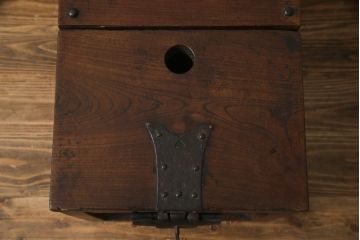 和製アンティーク　総欅(ケヤキ)材　時代の流れを感じる佇まいが味わい深い銭箱(銭函)(R-078788)