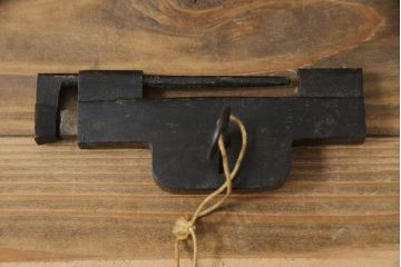 和製アンティーク　総欅(ケヤキ)材　時代の流れを感じる佇まいが味わい深い銭箱(銭函)(R-078788)