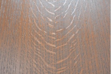 イギリスヴィンテージ　オーク材　引き出しと取っ手のデザインがかわいらしいニーホールデスク　(R-078789)