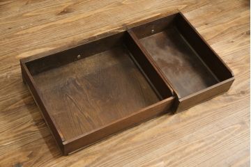イギリスアンティーク　オーク材　引き出しと取っ手のデザインが目を惹くニーホールデスク(両袖机、ワークデスク、在宅用、在宅ワーク用、英国)(R-078789)