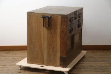 和製アンティーク　前面欅(ケヤキ)材　古い高家の重厚な帳場箪笥(時代箪笥、収納タンス、整理箪笥、引き出し)(R-078790)