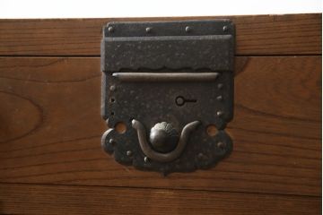 和製アンティーク　前面欅(ケヤキ)材　古い高家の重厚な帳場箪笥(時代箪笥、収納タンス、整理箪笥、引き出し)(R-078790)