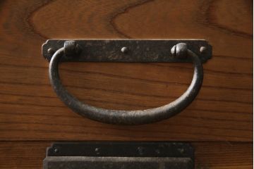 和製アンティーク　前面欅(ケヤキ)材　古い高家の重厚な帳場箪笥(時代箪笥、収納タンス、整理箪笥、引き出し)(R-078790)