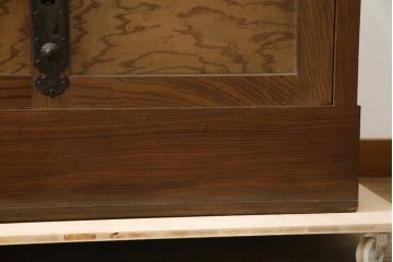 和製アンティーク　前面欅(ケヤキ)材　古い高家の重厚な帳場箪笥(時代箪笥、収納タンス、整理箪笥、引き出し)(R-078790)
