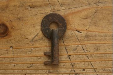 和製アンティーク　前面欅(ケヤキ)材　古い高家の重厚な帳場箪笥(時代箪笥、収納タンス、整理箪笥、引き出し)(R-078790)