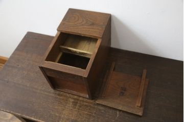 和製アンティーク　総欅(ケヤキ)材　時代の流れを感じる木の風合いが味わい深い銭箱(銭函)(R-078791)