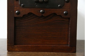 和製アンティーク　欅(ケヤキ)材　美しい木目と立派な金具が目を惹く銭箱(銭函)　(R-078792)