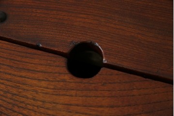 和製アンティーク　欅(ケヤキ)材　美しい木目と立派な金具が目を惹く銭箱(銭函)　(R-078792)