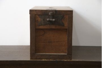 和製アンティーク　欅(ケヤキ)材　時代の流れを感じる木の風合いが味わい深い銭箱(銭函)(R-078795)
