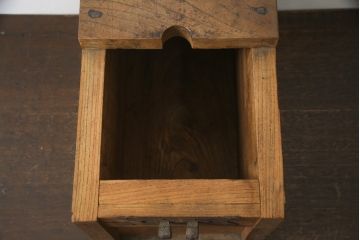 和製アンティーク　欅(ケヤキ)材　時代の流れを感じる木の風合いが味わい深い銭箱(銭函)(R-078795)