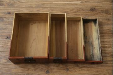 和製アンティーク　総欅(ケヤキ)材　使い込まれた風合いが味わい深い小箪笥(船箪笥、舟箪笥、硯箱、懸硯型、帳箱、帳場箪笥、時代箪笥、小物収納)(R-078798)