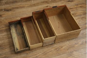 和製アンティーク　総欅(ケヤキ)材　使い込まれた風合いが味わい深い小箪笥(船箪笥、舟箪笥、硯箱、懸硯型、帳箱、帳場箪笥、時代箪笥、小物収納)(R-078798)