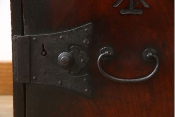 和製アンティーク　総欅(ケヤキ)材　使い込まれた風合いが味わい深い小箪笥(船箪笥、舟箪笥、硯箱、懸硯型、帳箱、帳場箪笥、時代箪笥、小物収納)(R-078798)
