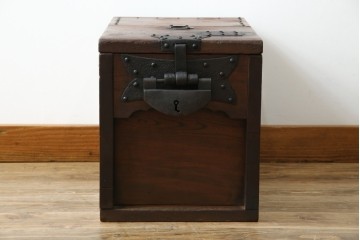 和製アンティーク　欅(ケヤキ)材　使い込まれた風合いが味わい深い銭箱(銭函)(R-078799)