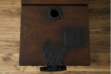 和製アンティーク　欅(ケヤキ)材　使い込まれた風合いが味わい深い銭箱(銭函)(R-078799)