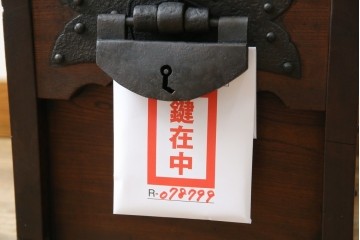 和製アンティーク　欅(ケヤキ)材　使い込まれた風合いが味わい深い銭箱(銭函)(R-078799)