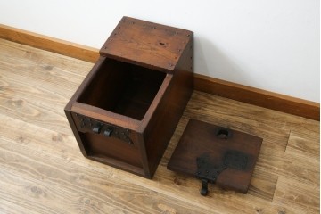 和製アンティーク　欅(ケヤキ)材　使い込まれた風合いが味わい深い銭箱(銭函)(R-078799)