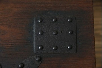 和製アンティーク　欅(ケヤキ)材　使い込まれた風合いが味わい深い銭箱(銭函)(R-078799)