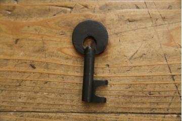 和製アンティーク　欅(ケヤキ)材　使い込まれた風合いが味わい深い銭箱(銭函)(R-078799)