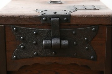 和製アンティーク　欅(ケヤキ)材　使い込まれた風合いが味わい深い銭箱(銭函)(R-078799)