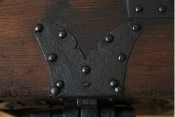 和製アンティーク　欅(ケヤキ)材　使い込まれた風合いが味わい深い銭箱(銭函)(R-078799)