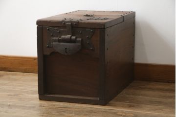 和製アンティーク　欅(ケヤキ)材　使い込まれた風合いが味わい深い銭箱(銭函)(R-078799)