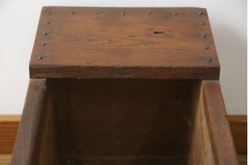 和製アンティーク　欅(ケヤキ)材　使い込まれた風合いが味わい深い銭箱(銭函)(R-078799)